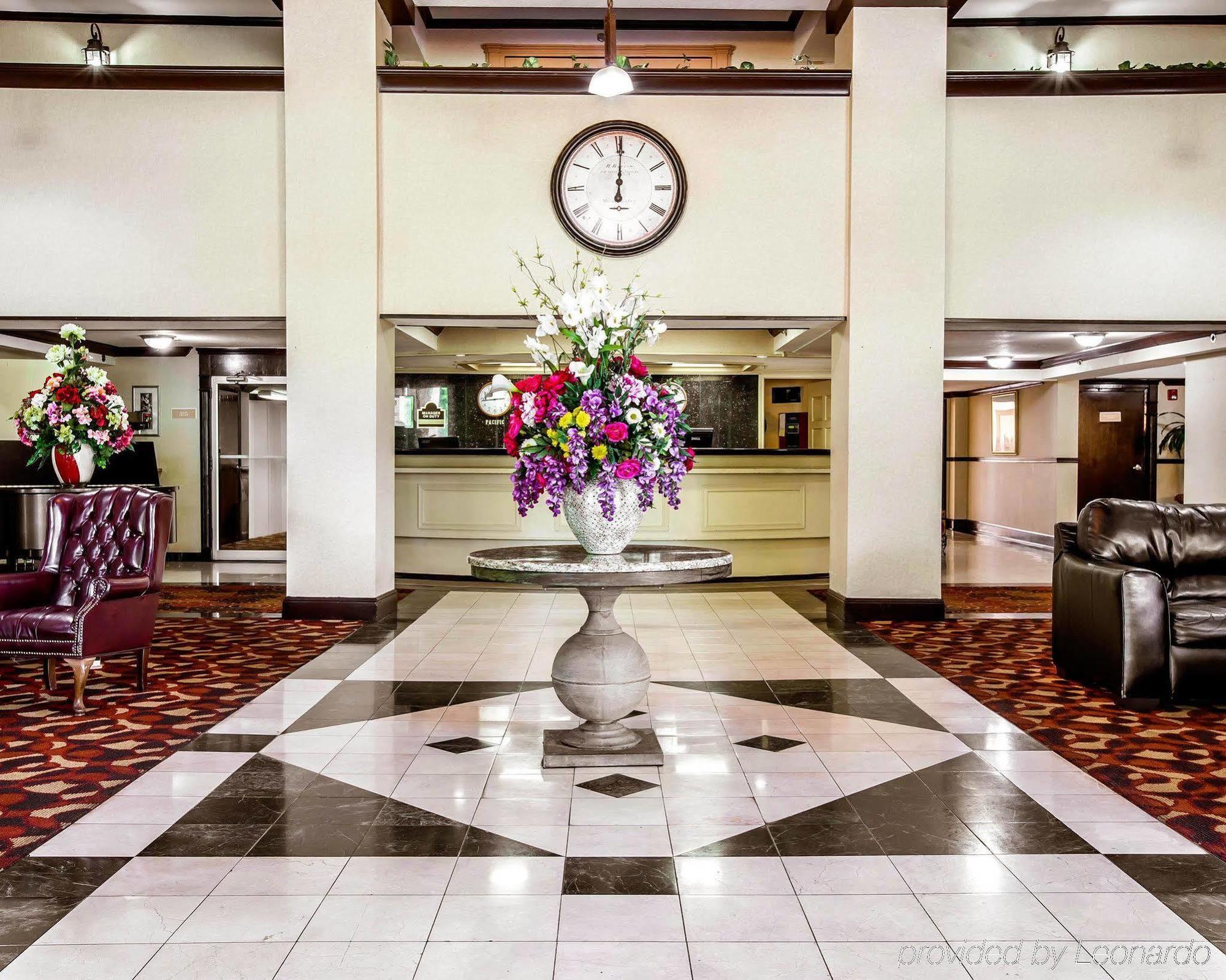 Отель Ramada By Wyndham Birmingham Airport Экстерьер фото